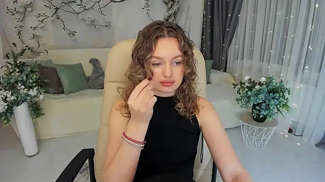 MiracleCurly online show from 10.27.25