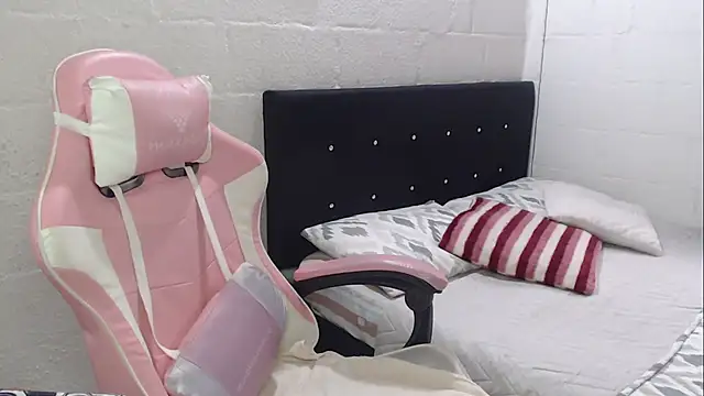 jade04 roberts online show from 10.21.25