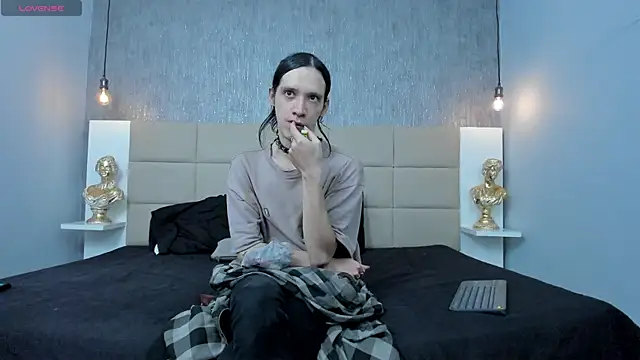 Hecatee 77 online show from 04.29.26