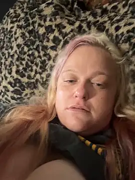 Snapshot of Cumslutsnowbunnie69 chatting on 09.24.25 Cumslutsnowbunnie69 online show from 09.24.25