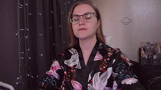 MissBrightShine online show from 09.12.25