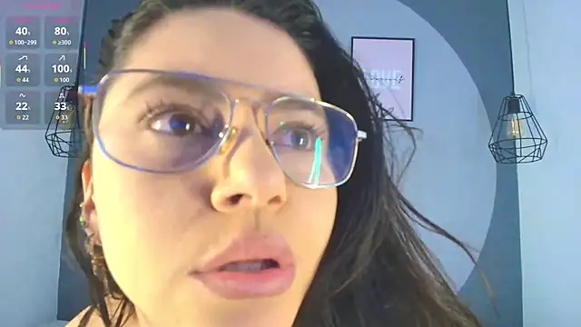 Snapshot of sarita_duque chatting on 06.25.26 sarita duque online show from 06.25.26