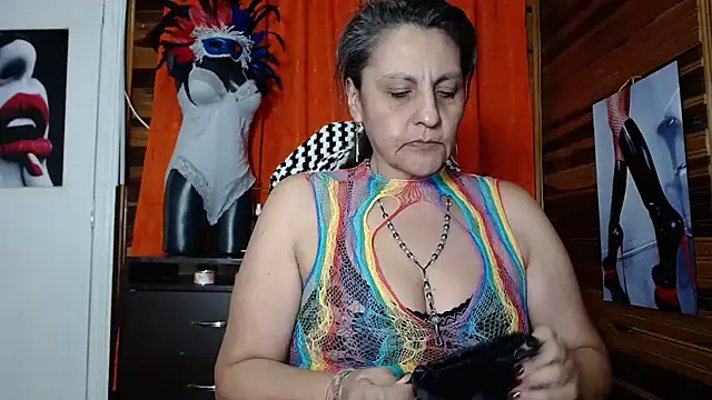 merlyna goldens online show from 01.26.25