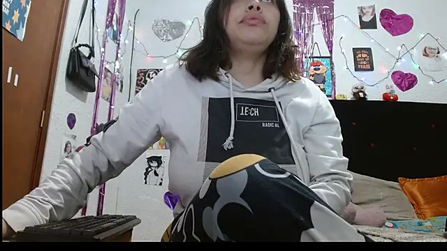 Saray extrovert  online show from 12.26.24