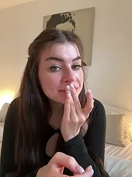 Snapshot of EllyNora chatting on 01.28.25 EllyNora online show from 01.28.25