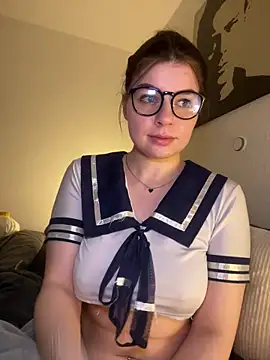 Snapshot of EllyNora chatting on 03.10.25 EllyNora online show from 03.10.25