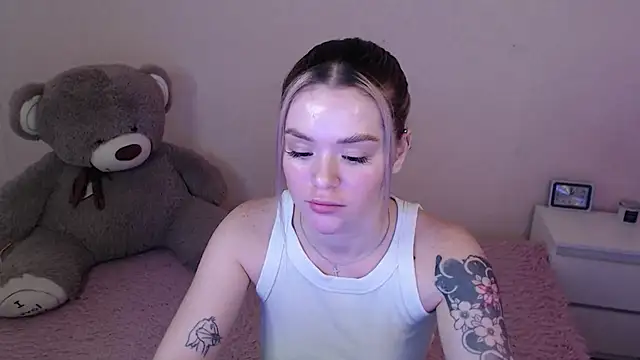 miaacatt online show from 01.23.25