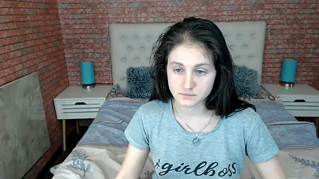 Holliy Cooper online show from 02.07.25