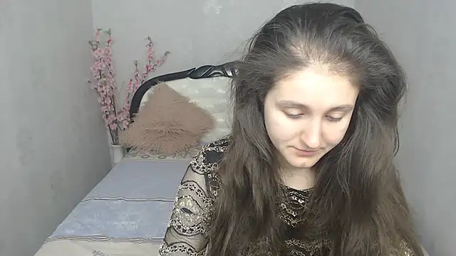 Holliy Cooper online show from 03.05.25