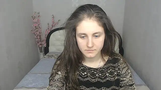 Holliy Cooper online show from 03.05.25