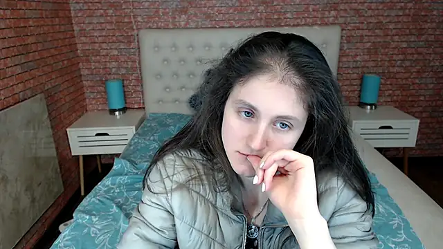 Holliy Cooper online show from 03.17.25