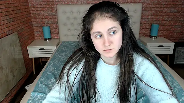 Holliy Cooper online show from 03.21.25