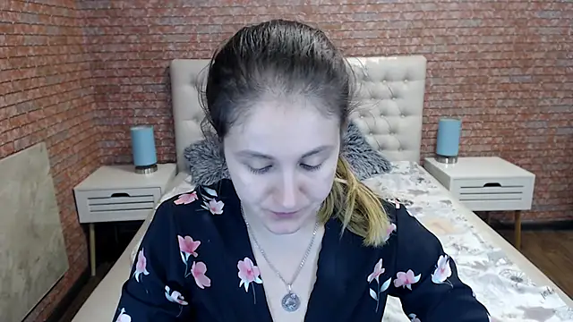 Holliy Cooper online show from 09.10.25