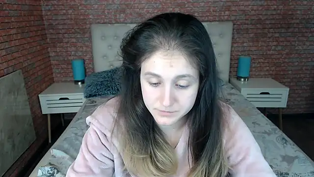 Holliy Cooper online show from 09.22.25