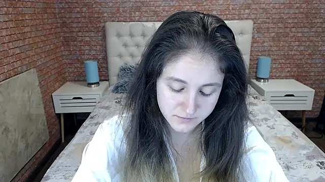 Holliy Cooper online show from 10.07.25