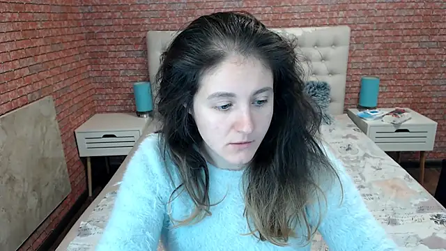 Holliy Cooper online show from 10.17.25