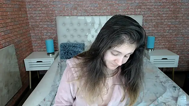 Holliy Cooper online show from 11.03.25