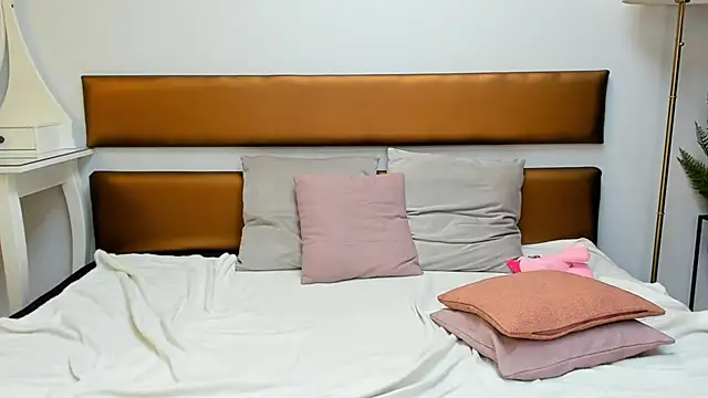 Snapshot of MissYvie chatting on 02.27.25 MissYvie online show from 02.27.25