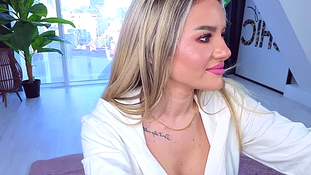 Snapshot of SpoilM3Mor3 chatting on 10.30.25 SpoilM3Mor3 online show from 10.30.25