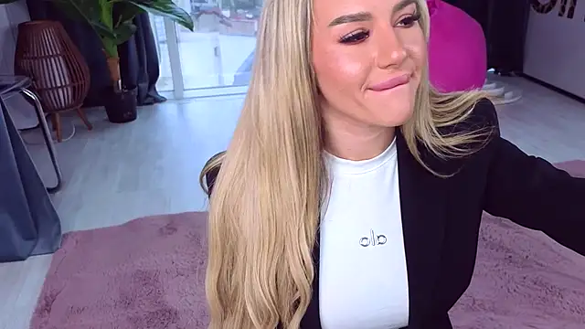 Snapshot of SpoilM3Mor3 chatting on 11.06.25 SpoilM3Mor3 online show from 11.06.25