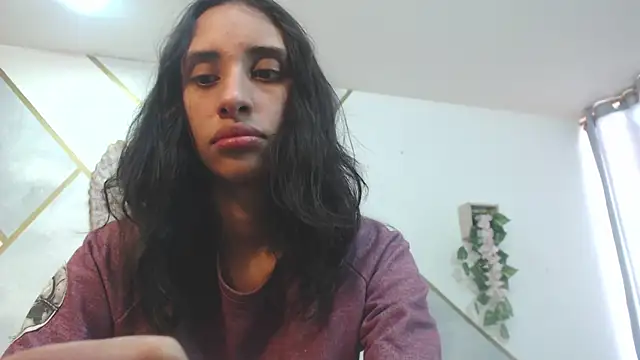 RoxanaCyrano  online show from 02.17.25