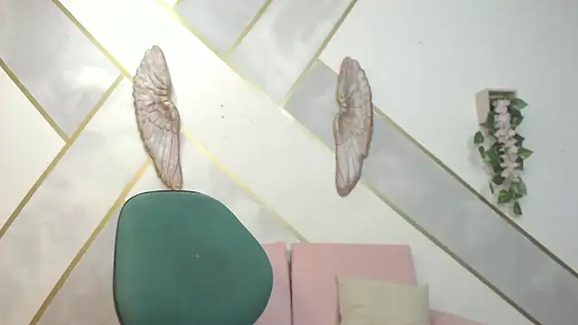 RoxanaCyrano  online show from 02.17.25