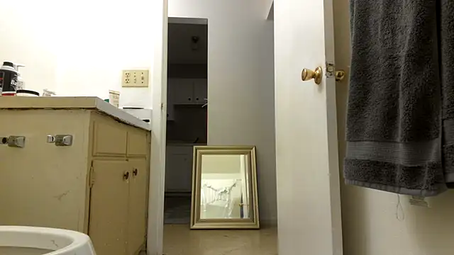 Peachestabby147 online show from 09.20.25