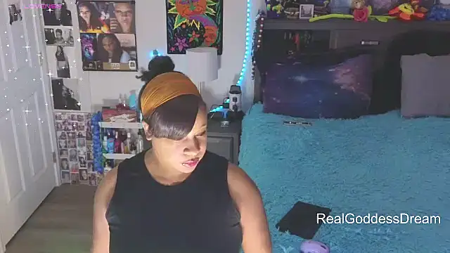 Snapshot of temptressbeauty24 chatting on 02.02.26 temptressbeauty24 online show from 02.02.26