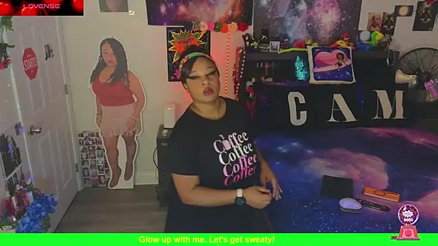 Snapshot of temptressbeauty24 chatting on 02.17.26 temptressbeauty24 online show from 02.17.26