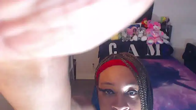 Snapshot of temptressbeauty24 chatting on 02.26.26 temptressbeauty24 online show from 02.26.26