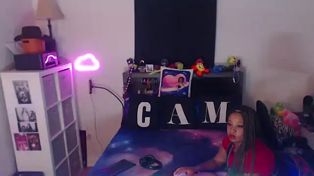 Snapshot of temptressbeauty24 chatting on 02.28.26 temptressbeauty24 online show from 02.28.26