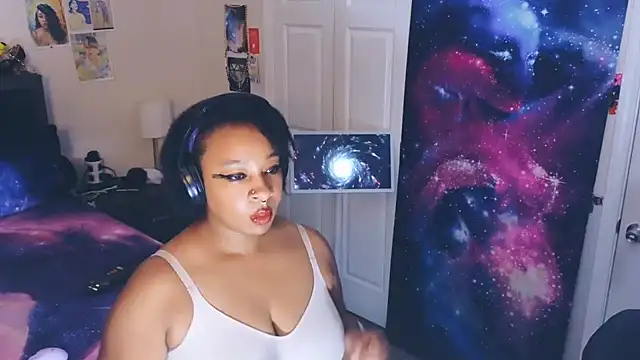 Snapshot of temptressbeauty24 chatting on 03.23.26 temptressbeauty24 online show from 03.23.26