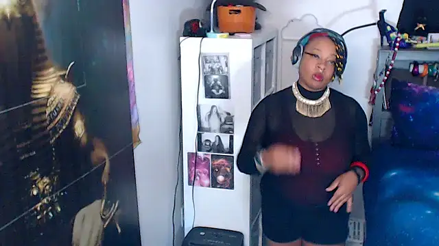 Snapshot of temptressbeauty24 chatting on 03.30.26 temptressbeauty24 online show from 03.30.26