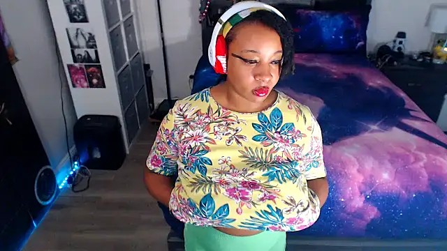 Snapshot of temptressbeauty24 chatting on 04.02.26 temptressbeauty24 online show from 04.02.26