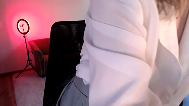 Snapshot of sophia_leurre chatting on 01.25.25 sophia leurre online show from 01.25.25