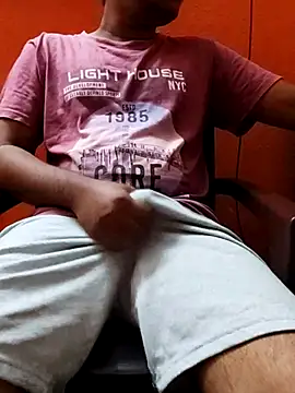 Snapshot of mrshine chatting on 02.13.25 mrshine online show from 02.13.25