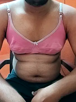 Snapshot of mrshine chatting on 03.18.25 mrshine online show from 03.18.25