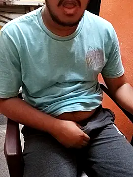 Snapshot of mrshine chatting on 03.22.25 mrshine online show from 03.22.25