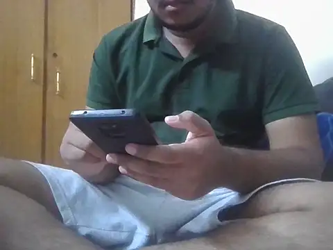 Snapshot of mrshine chatting on 09.29.25 mrshine online show from 09.29.25