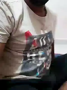 Snapshot of mrshine chatting on 11.27.25 mrshine online show from 11.27.25