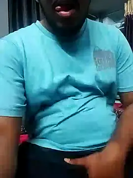 Snapshot of mrshine chatting on 11.30.25 mrshine online show from 11.30.25