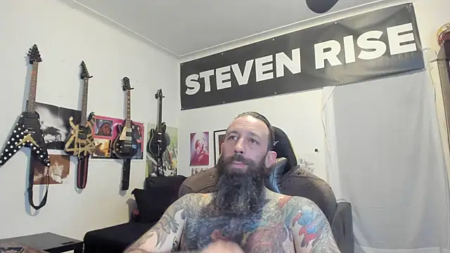 Snapshot of StevenRiseNYC chatting on 05.03.26 StevenRiseNYC online show from 05.03.26