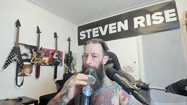 Snapshot of StevenRiseNYC chatting on 05.04.26 StevenRiseNYC online show from 05.04.26