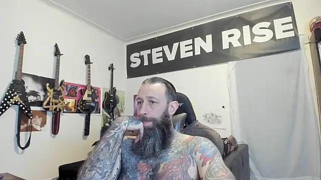 Snapshot of StevenRiseNYC chatting on 05.05.26 StevenRiseNYC online show from 05.05.26