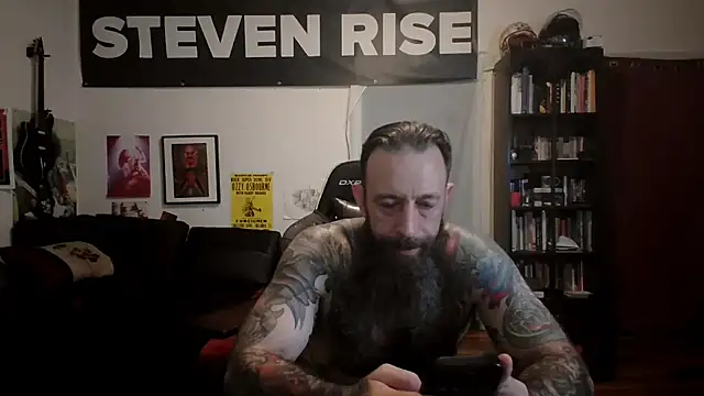 Snapshot of StevenRiseNYC chatting on 05.07.26 StevenRiseNYC online show from 05.07.26