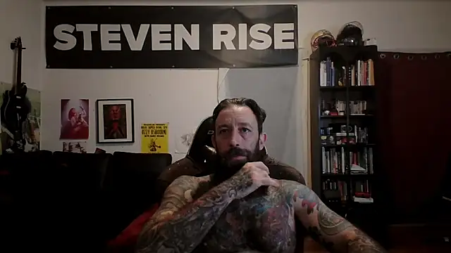 Snapshot of StevenRiseNYC chatting on 05.25.26 StevenRiseNYC online show from 05.25.26