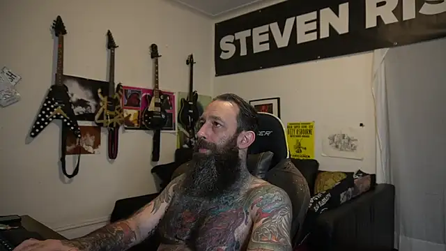 Snapshot of StevenRiseNYC chatting on 05.25.26 StevenRiseNYC online show from 05.25.26