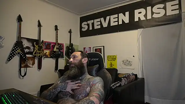 Snapshot of StevenRiseNYC chatting on 05.26.26 StevenRiseNYC online show from 05.26.26