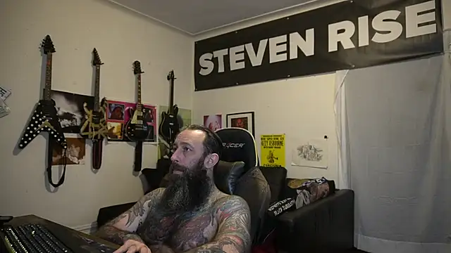 Snapshot of StevenRiseNYC chatting on 05.27.26 StevenRiseNYC online show from 05.27.26