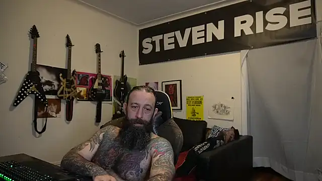 Snapshot of StevenRiseNYC chatting on 05.27.26 StevenRiseNYC online show from 05.27.26